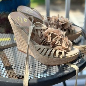 Tie up wedge platforms sandals